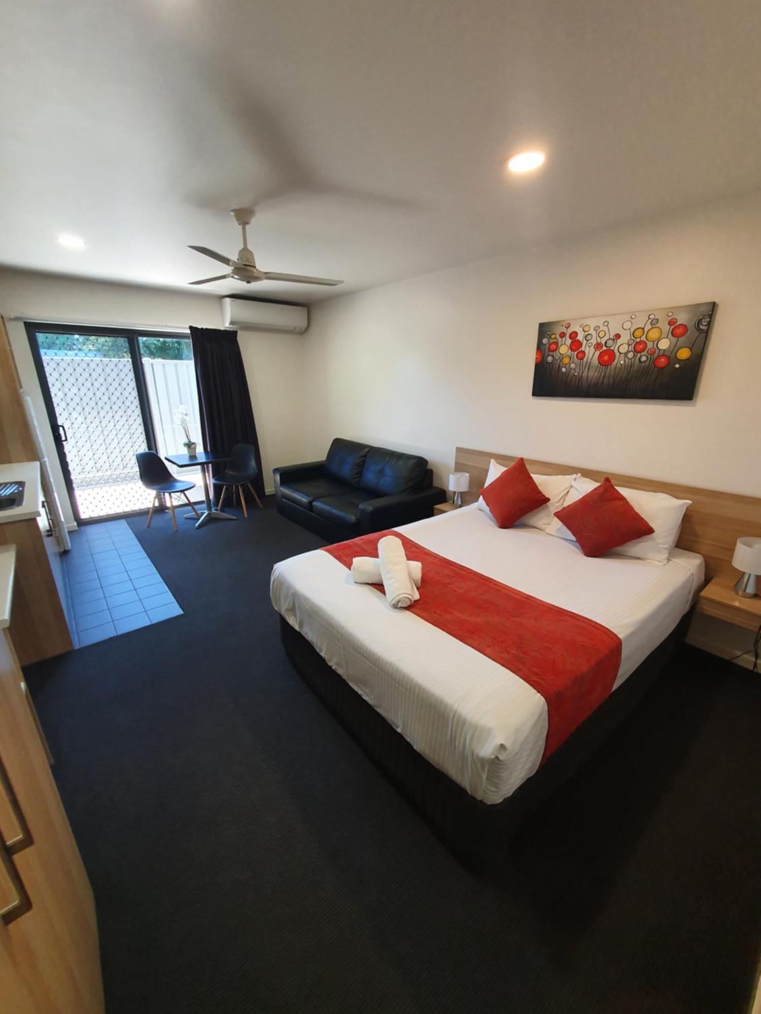 Abode37 Motel Emerald Bagian luar foto