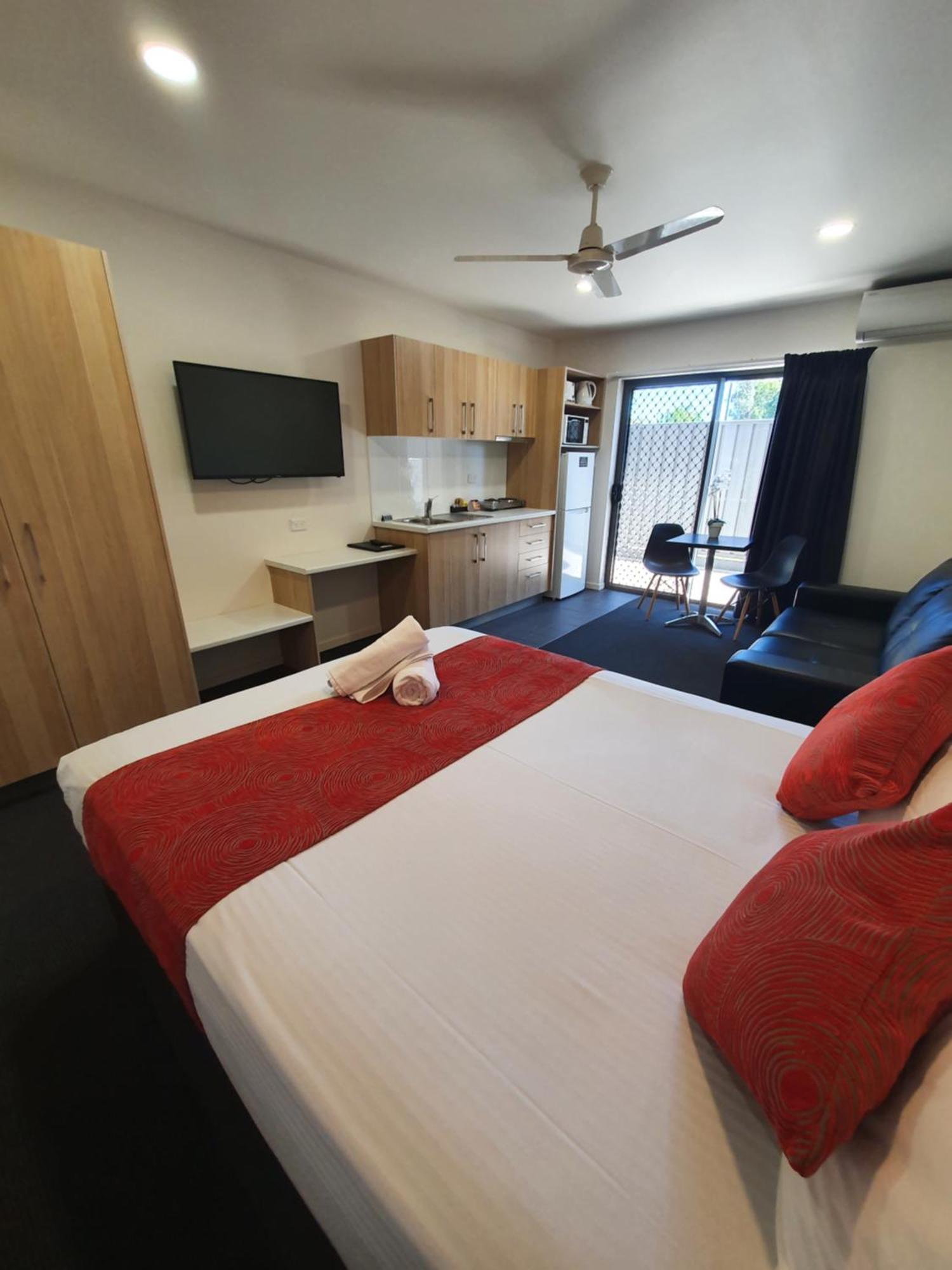 Abode37 Motel Emerald Bagian luar foto