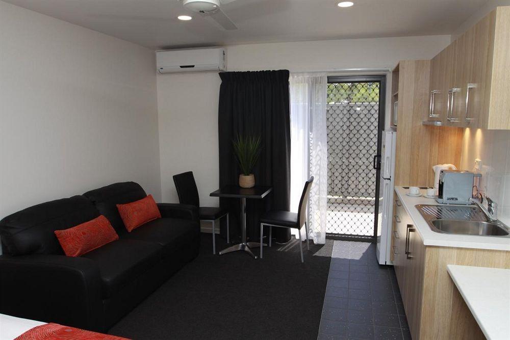 Abode37 Motel Emerald Bagian luar foto