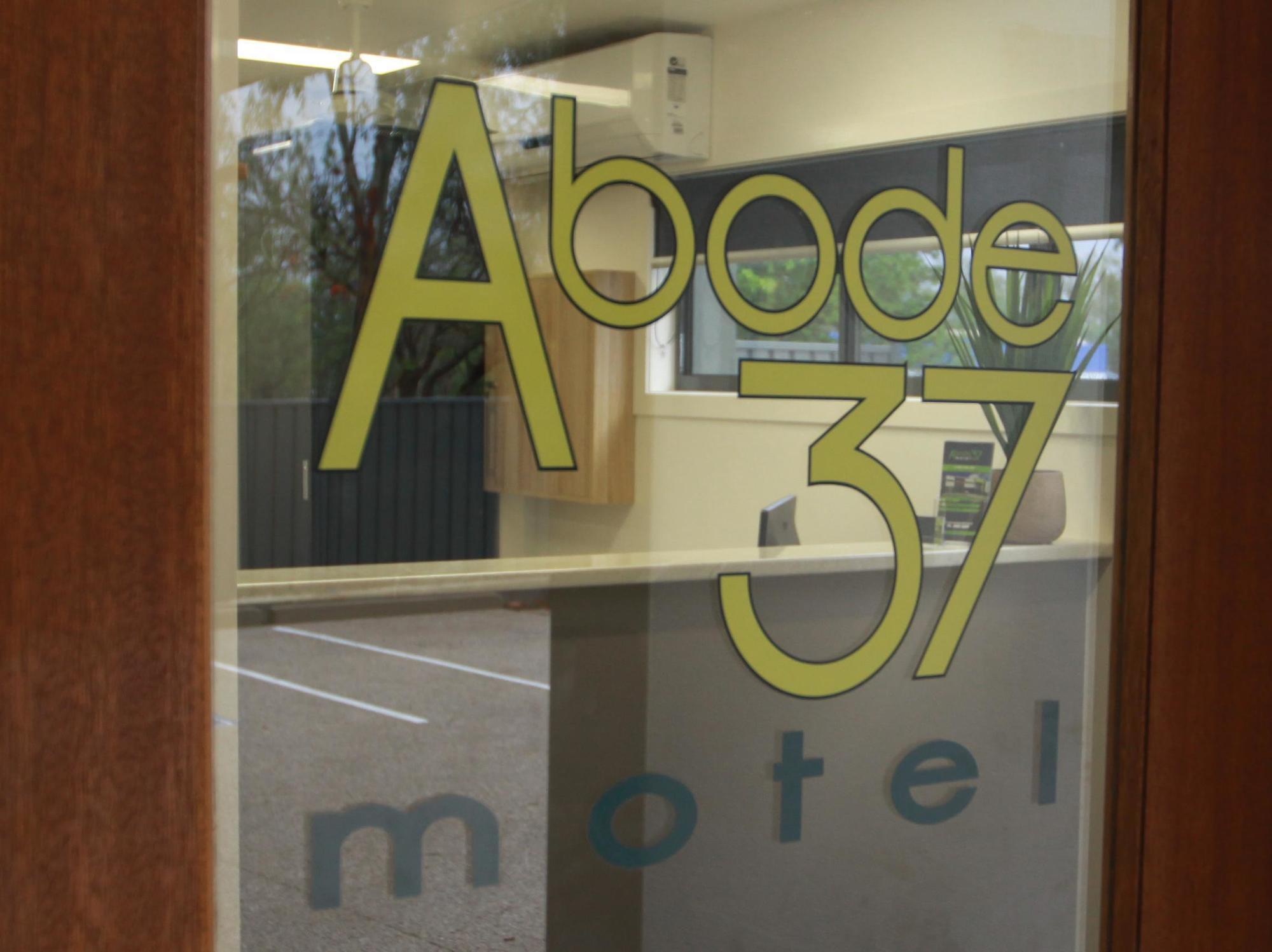 Abode37 Motel Emerald Bagian luar foto
