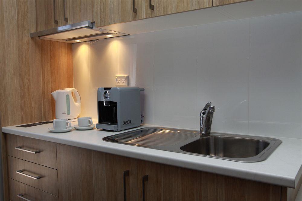Abode37 Motel Emerald Bagian luar foto