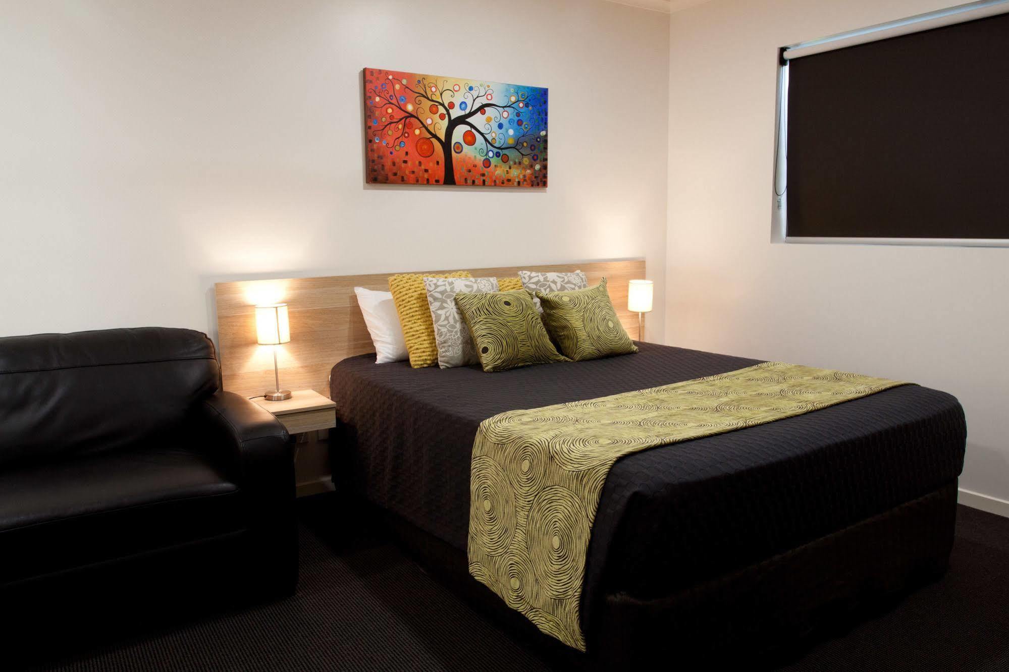 Abode37 Motel Emerald Bagian luar foto