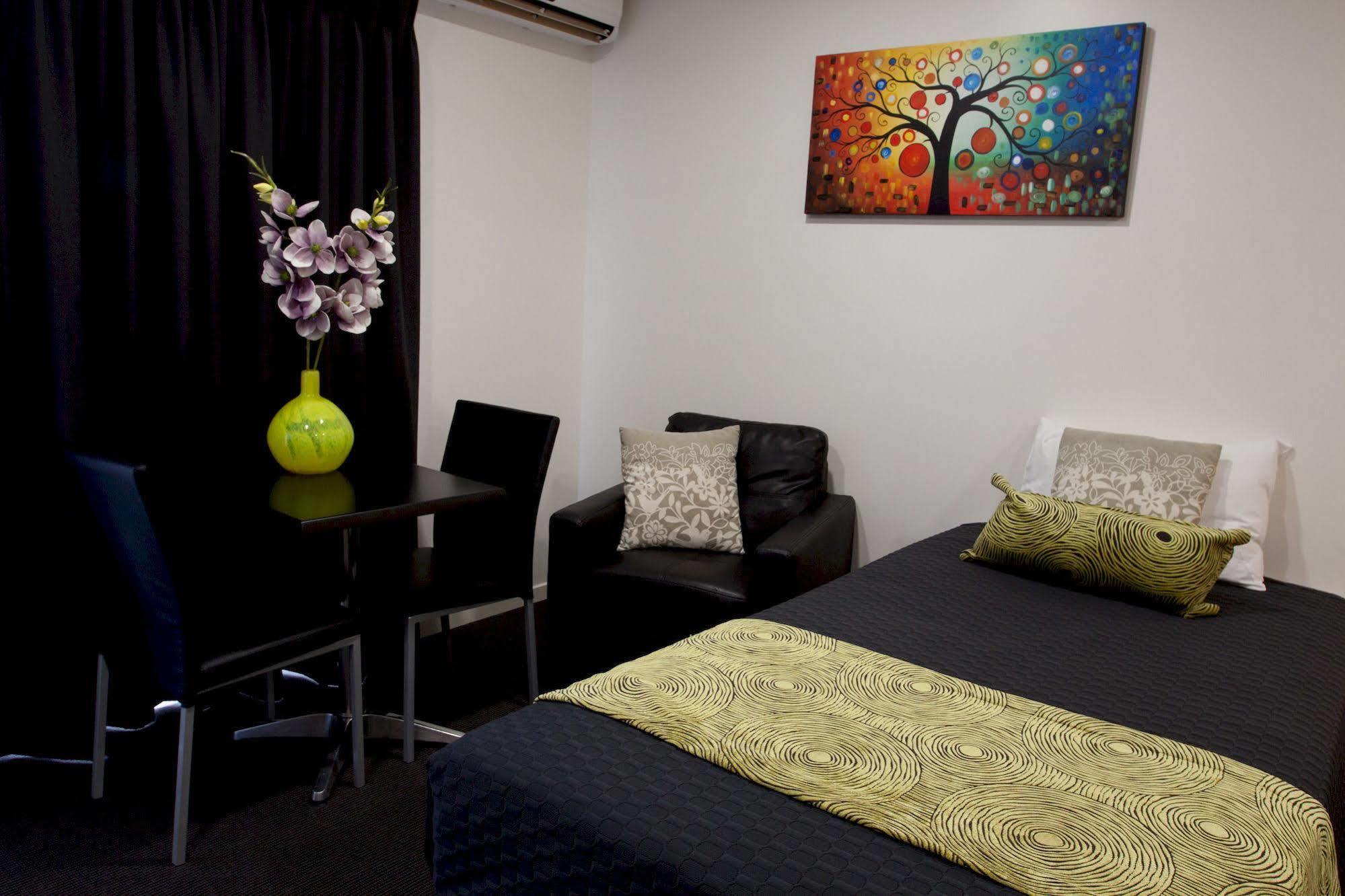 Abode37 Motel Emerald Bagian luar foto