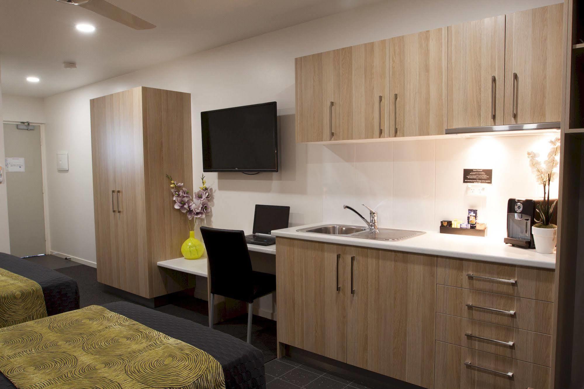 Abode37 Motel Emerald Bagian luar foto
