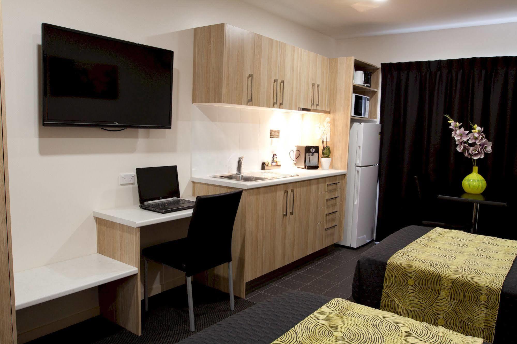 Abode37 Motel Emerald Bagian luar foto