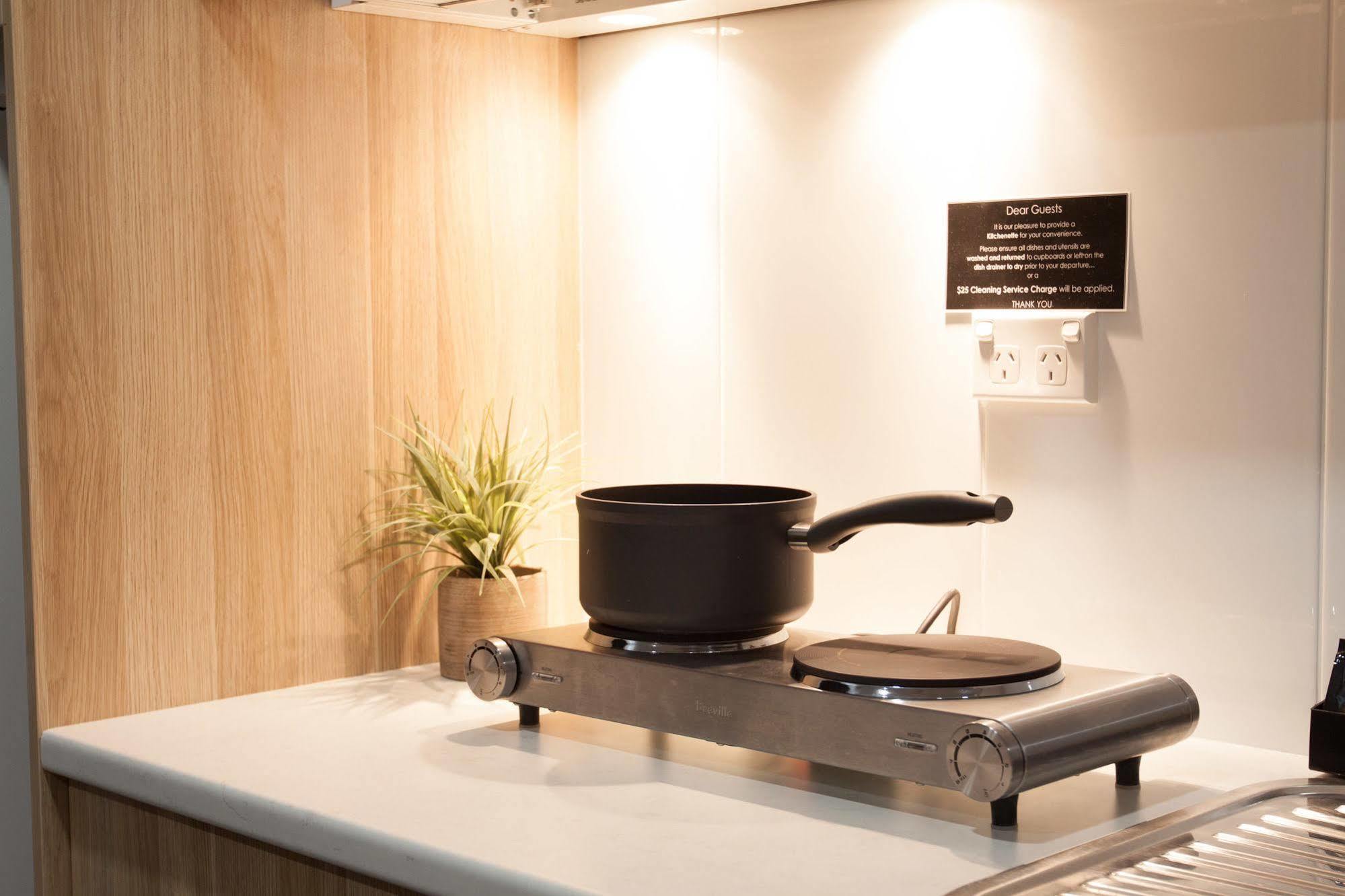 Abode37 Motel Emerald Bagian luar foto