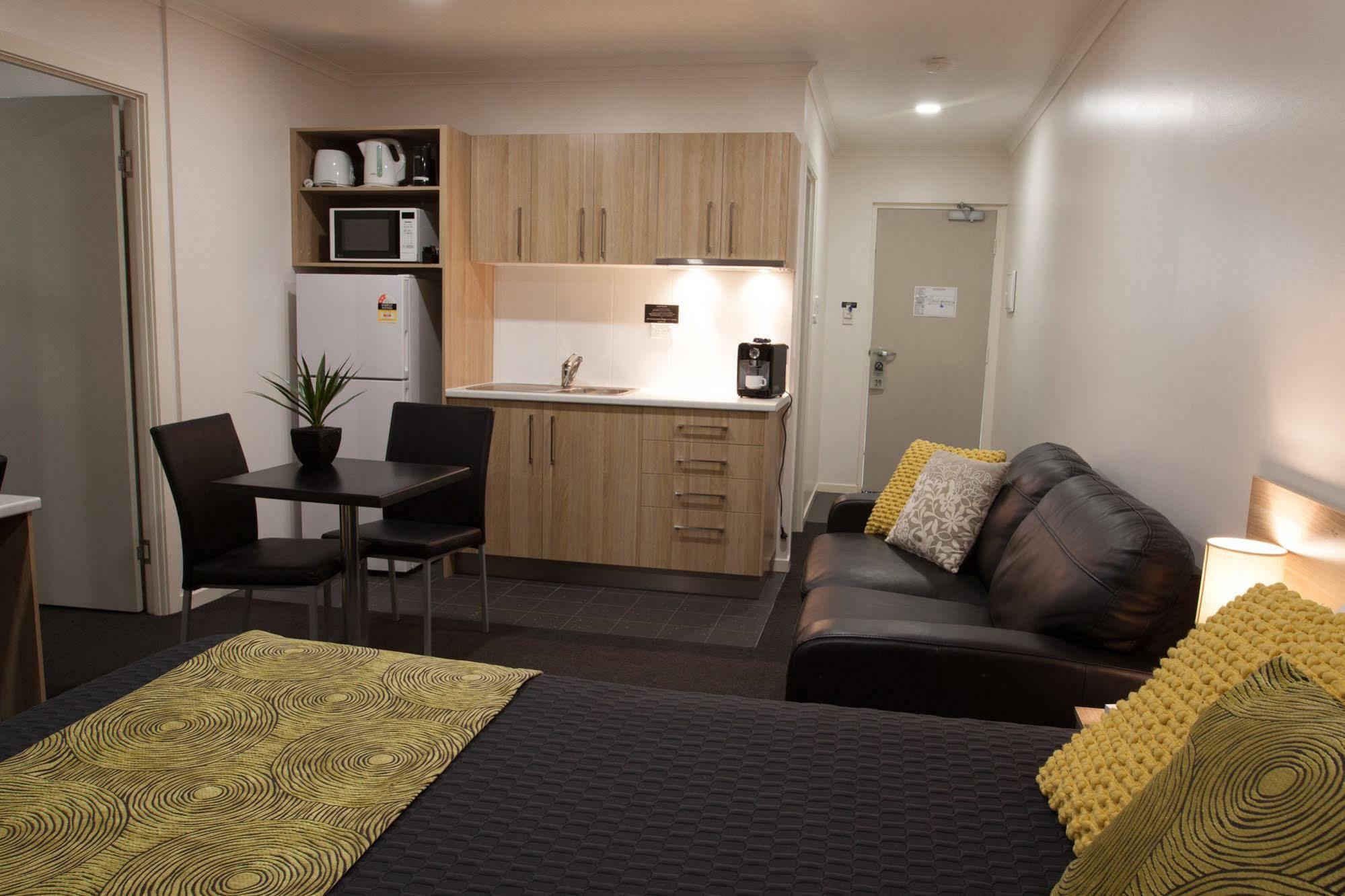 Abode37 Motel Emerald Bagian luar foto