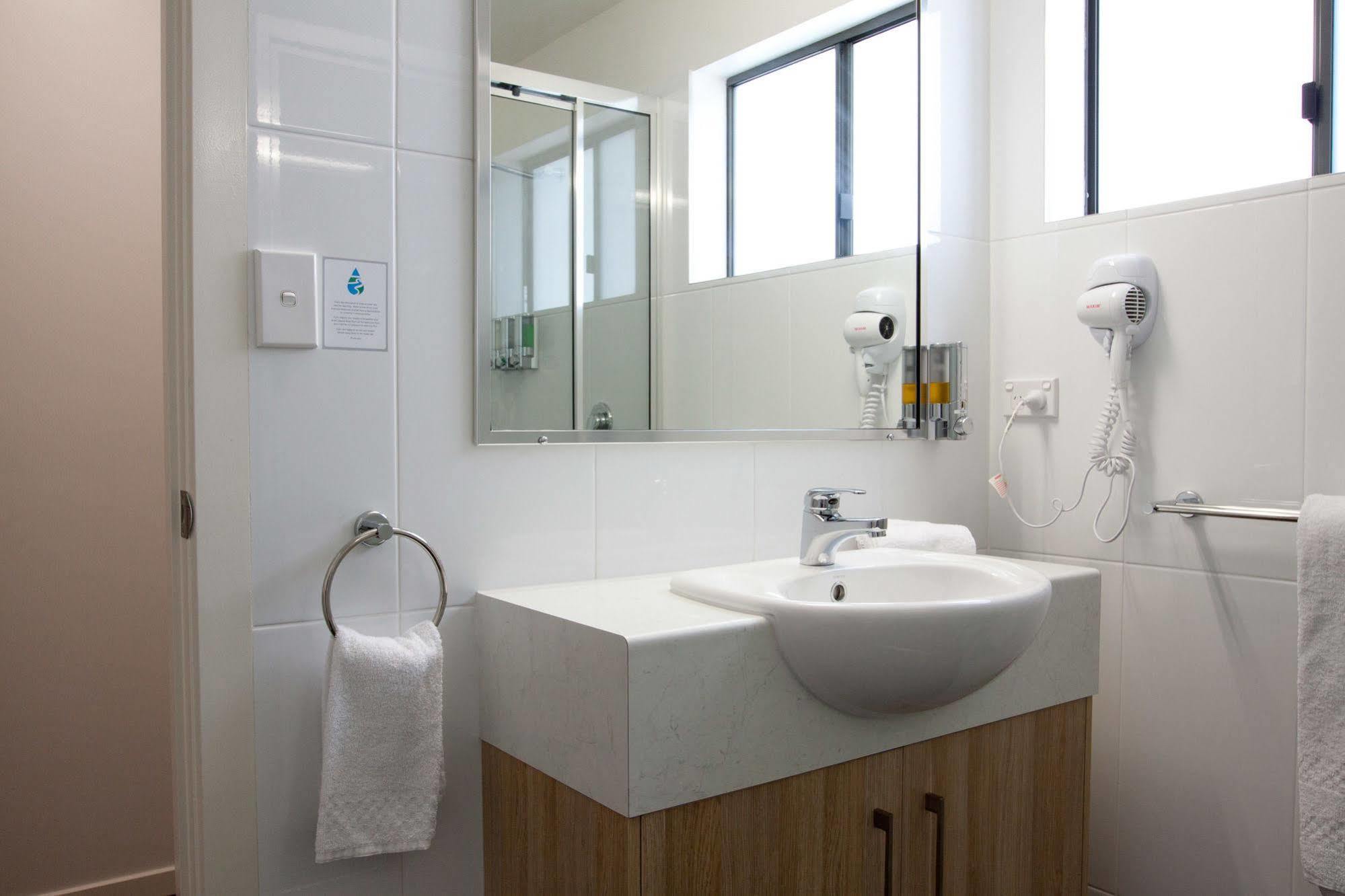 Abode37 Motel Emerald Bagian luar foto