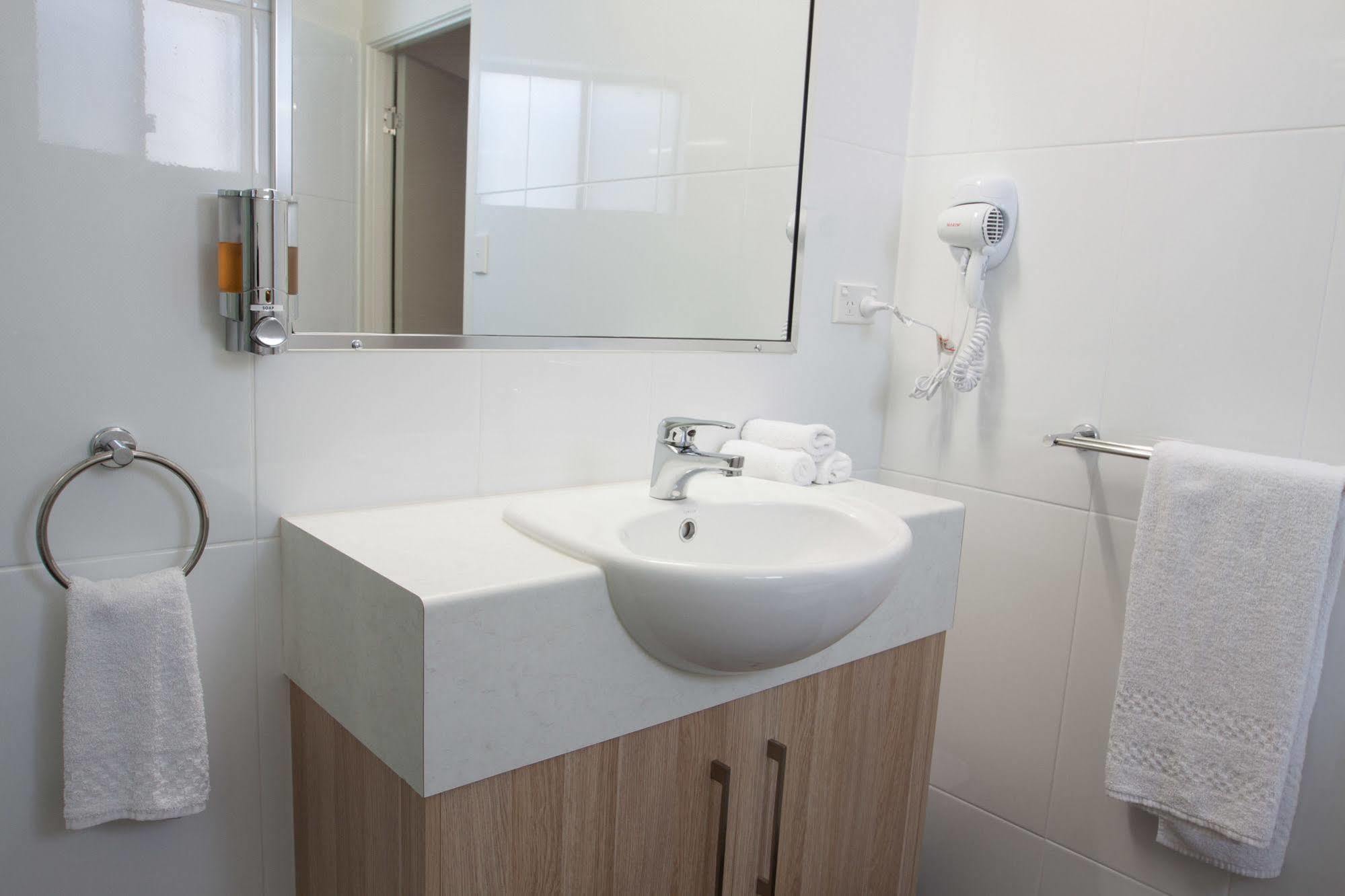 Abode37 Motel Emerald Bagian luar foto