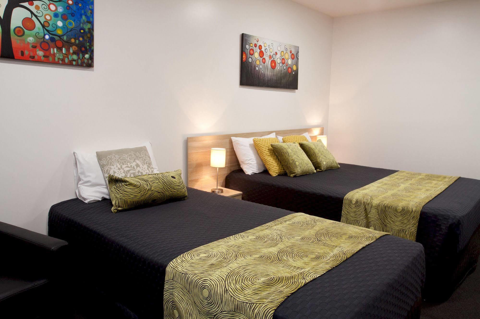 Abode37 Motel Emerald Bagian luar foto