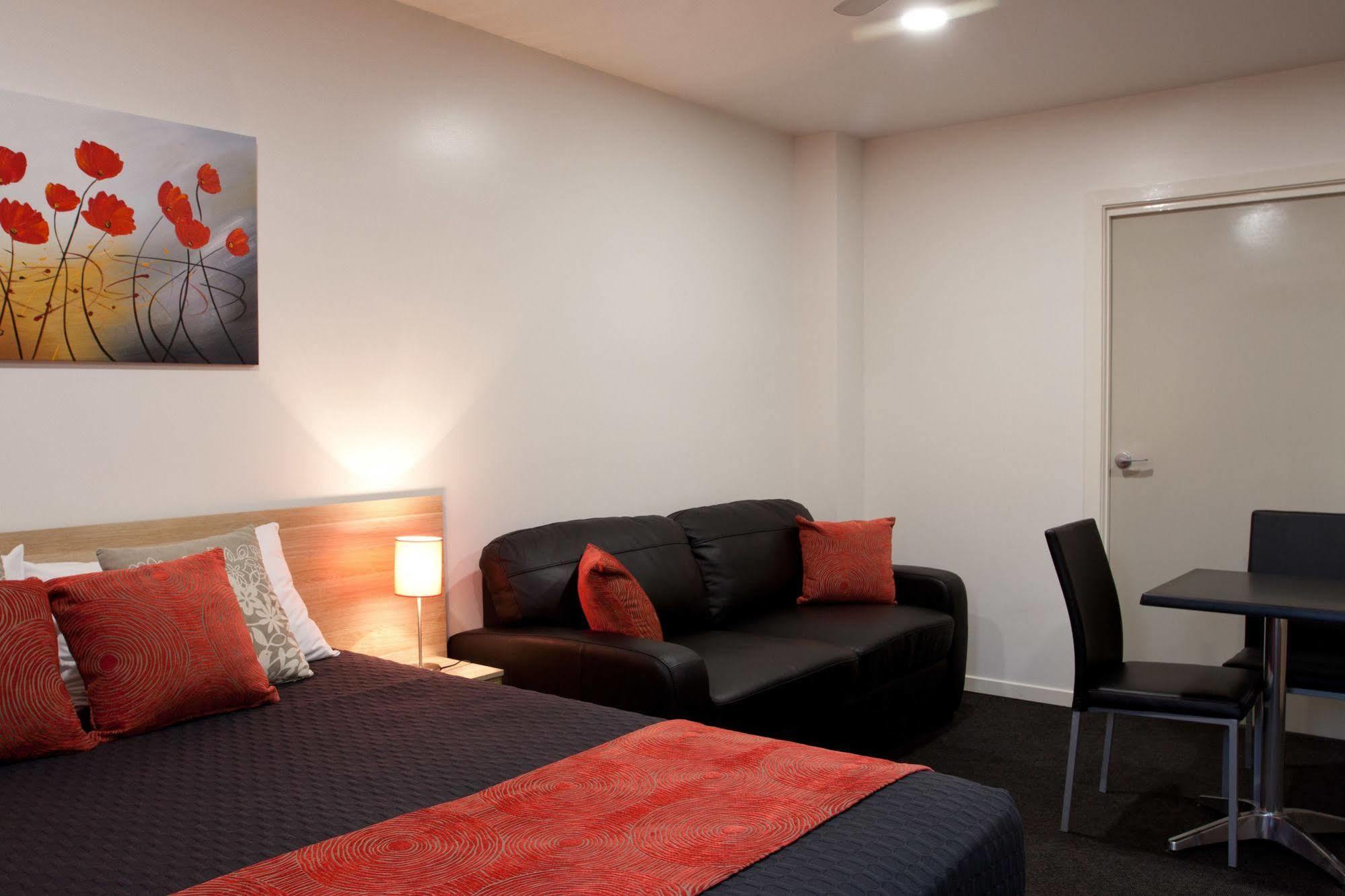 Abode37 Motel Emerald Bagian luar foto