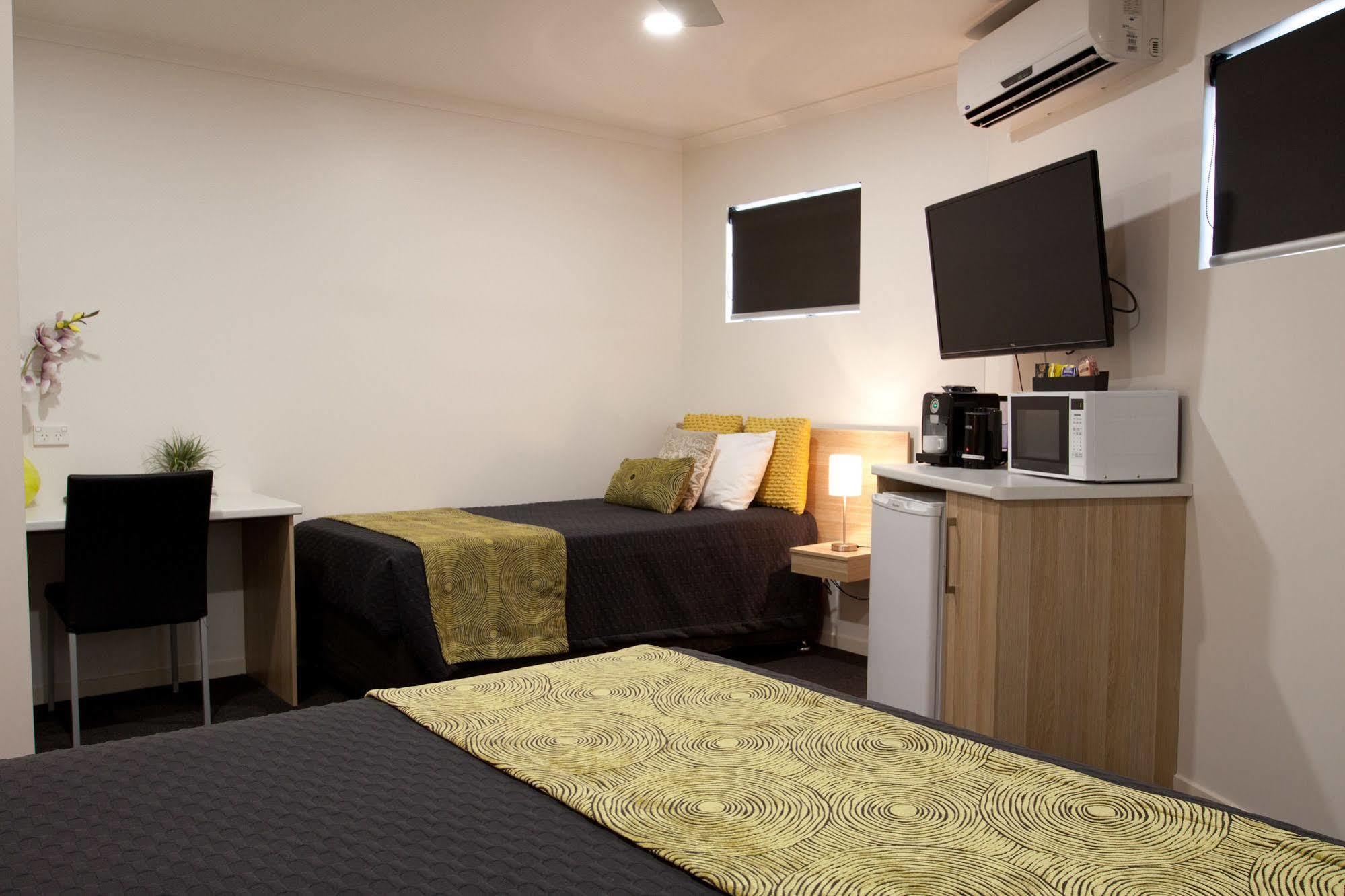 Abode37 Motel Emerald Bagian luar foto