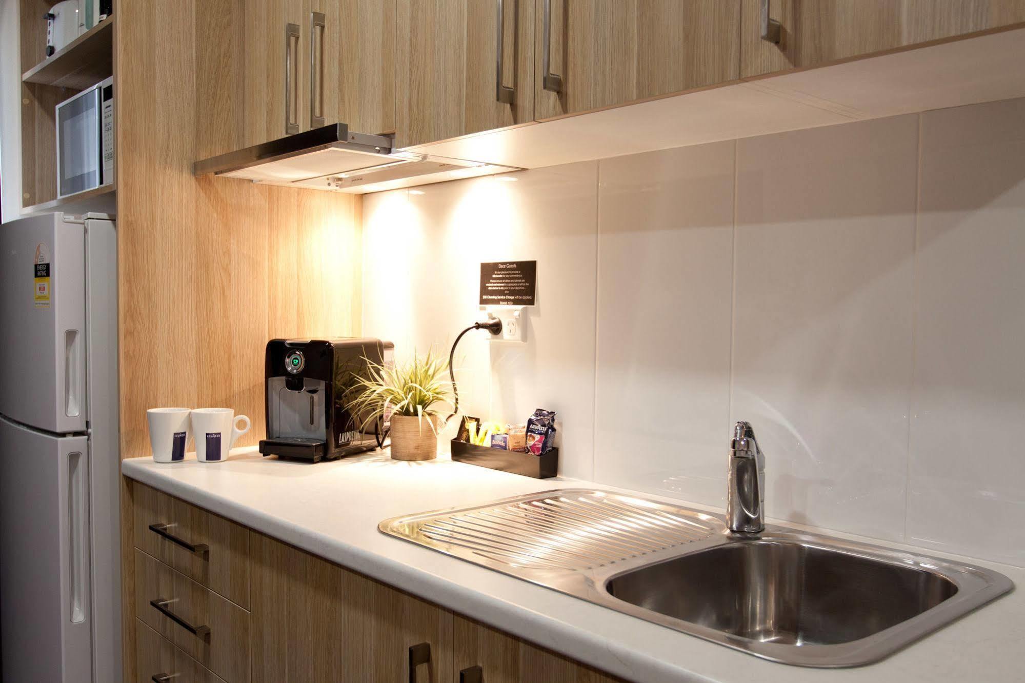 Abode37 Motel Emerald Bagian luar foto