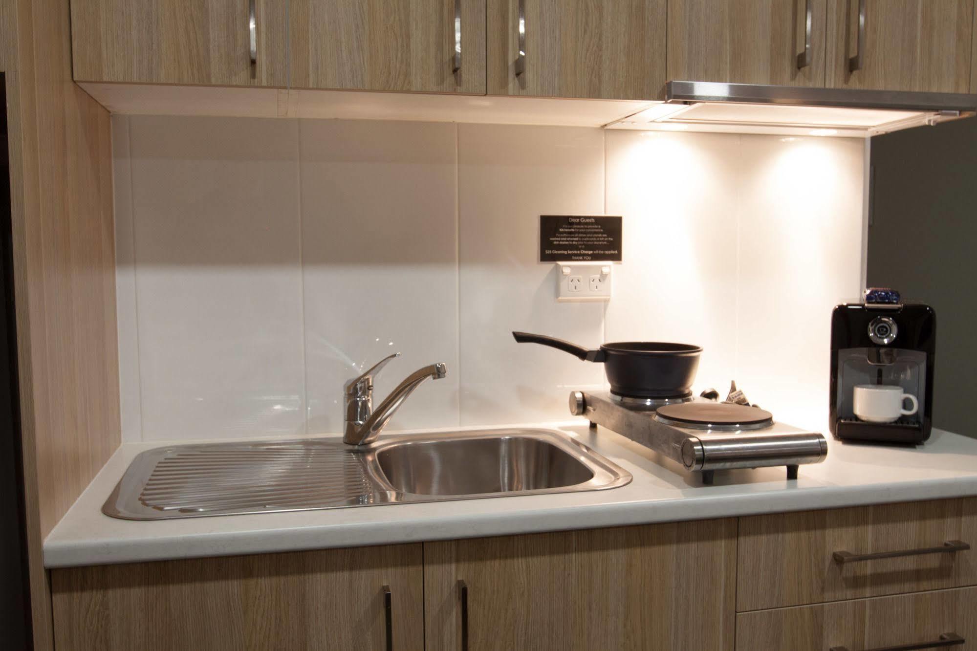 Abode37 Motel Emerald Bagian luar foto
