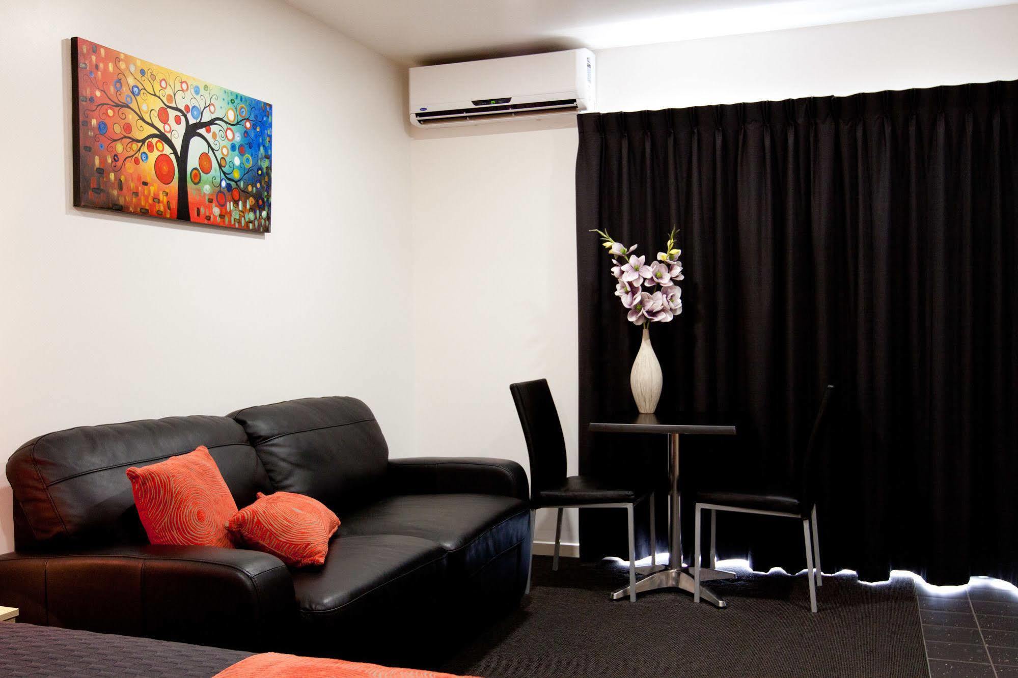 Abode37 Motel Emerald Bagian luar foto