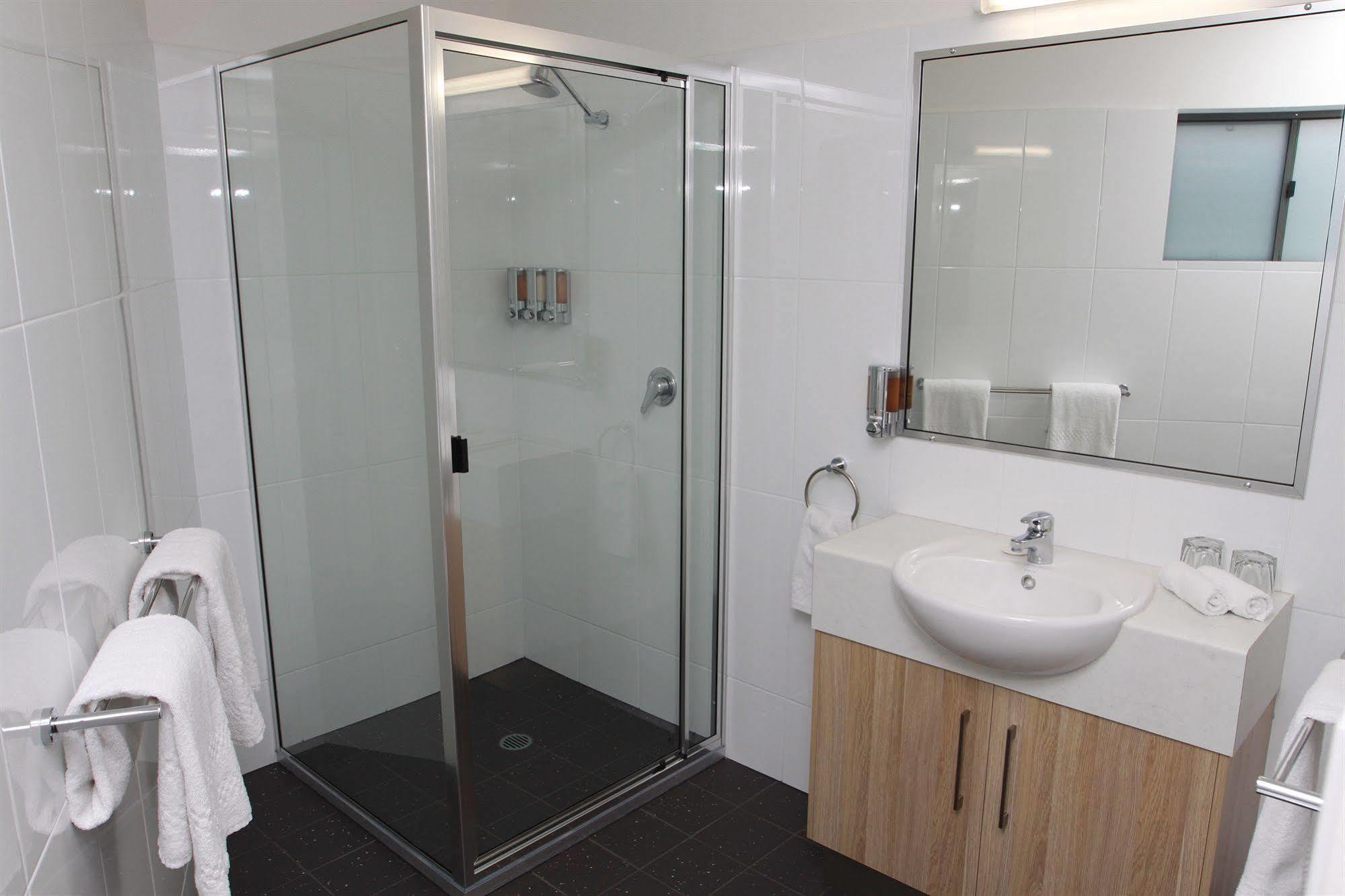 Abode37 Motel Emerald Bagian luar foto